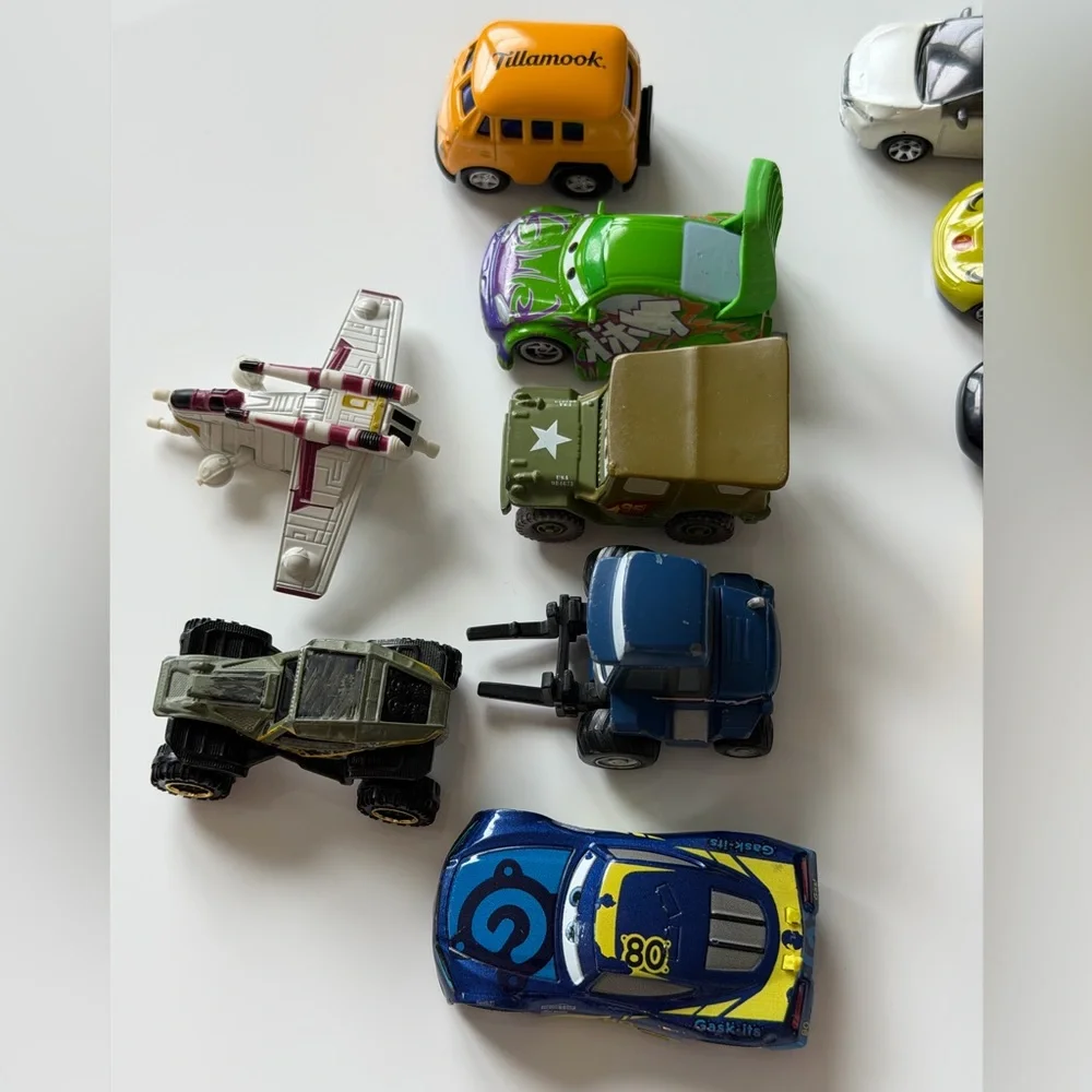 Mix Cars Toys Lot - Tillamook VW Bus Hot Wheels (3)- 16